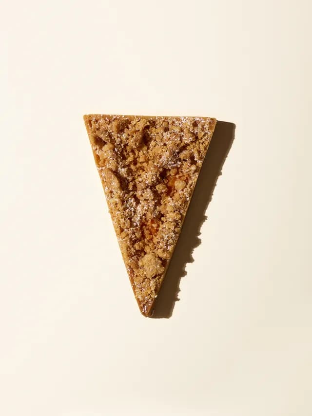 Almond cream, Crumble and Strawberry Tarte
